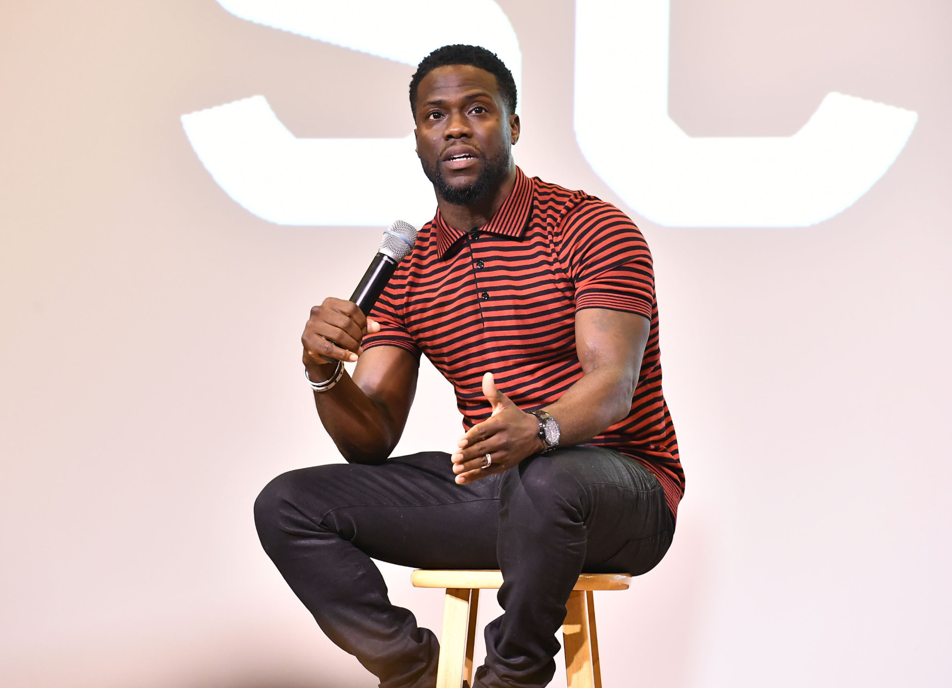 44% Plurality Say Kevin Hart Was Right to Exit as Oscars Host