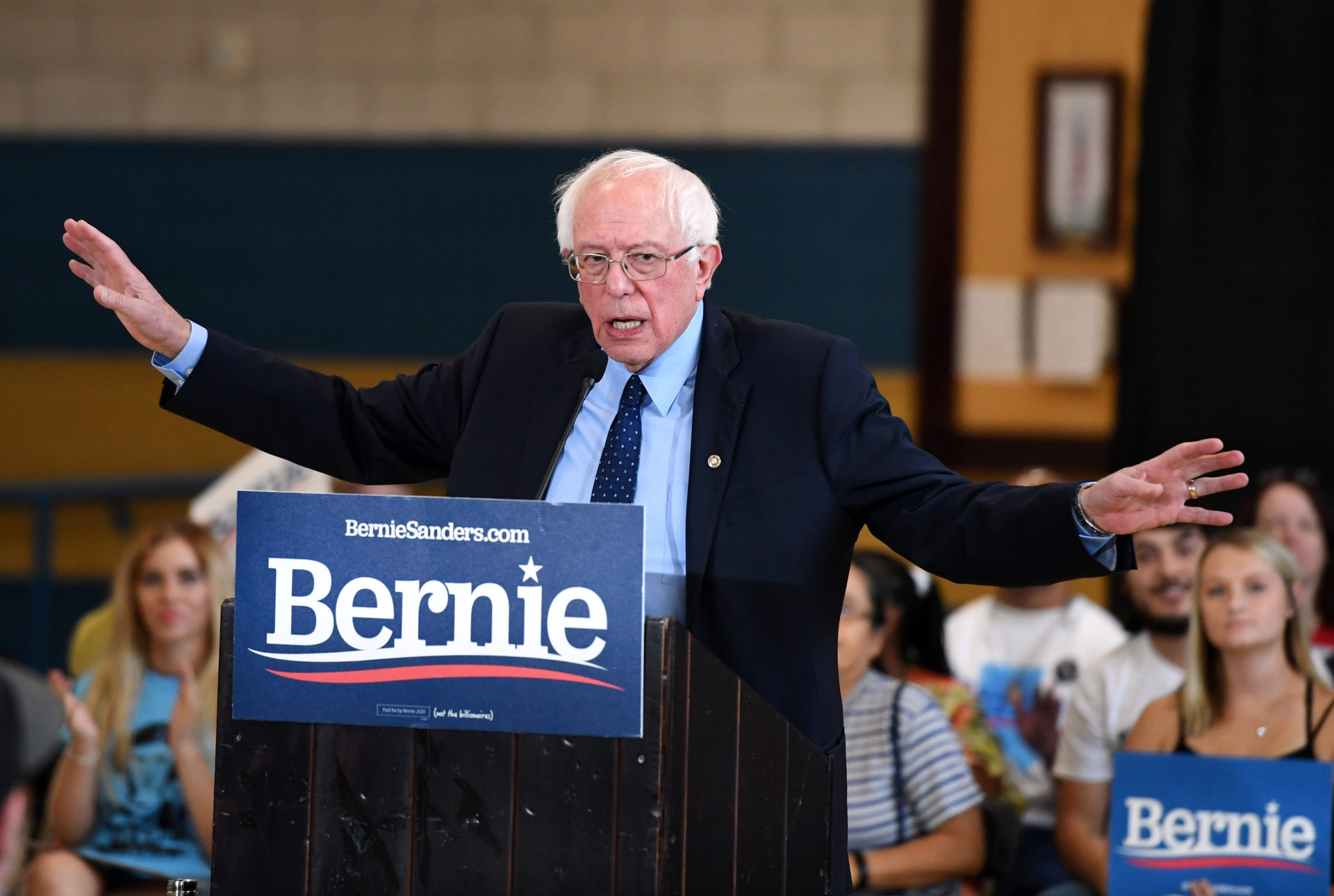 omdrejningspunkt bunke Burger On Health Care, Sanders Edges Biden Among Democratic Primary Voters