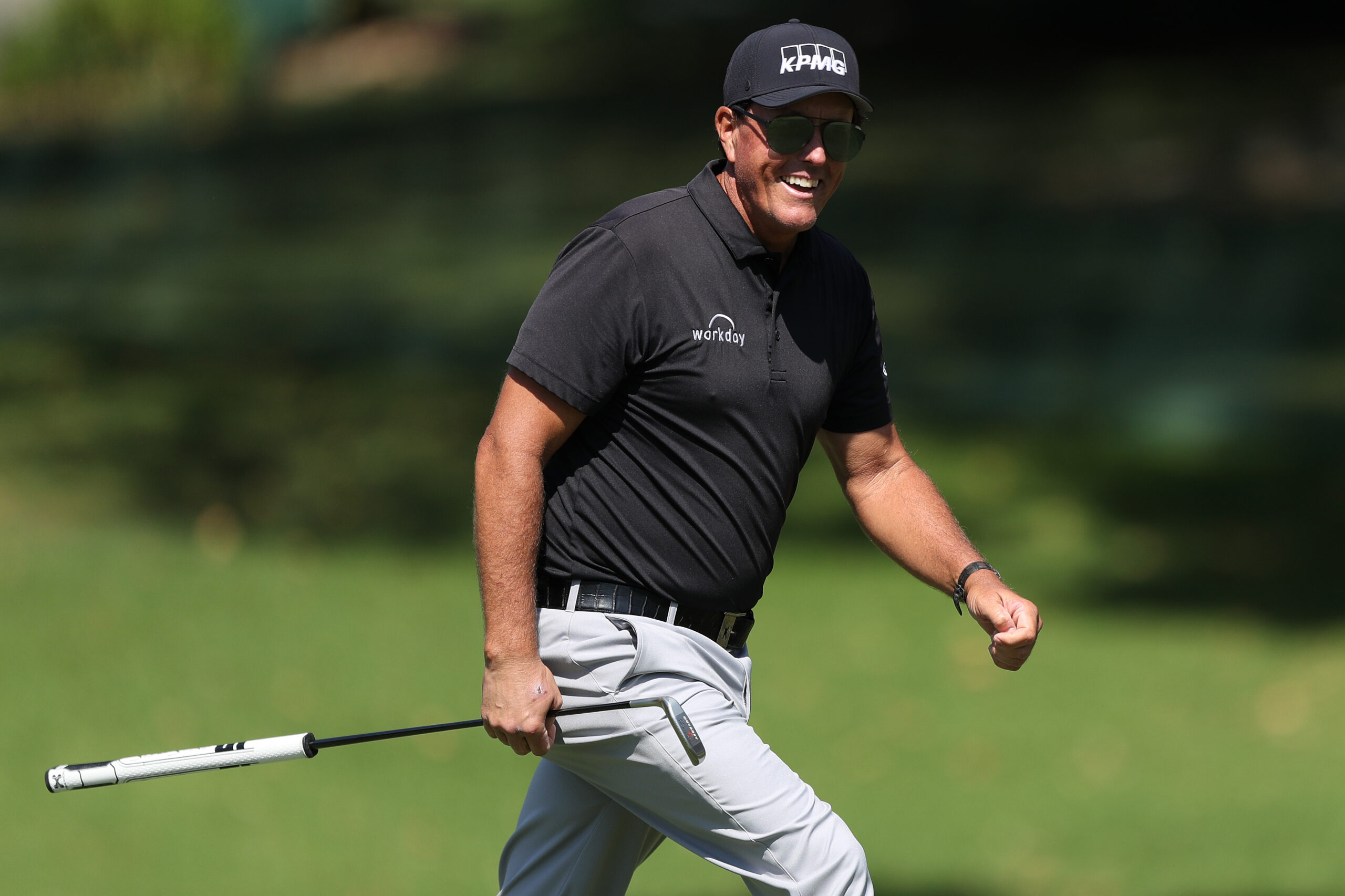Woods, Mickelson Most Popular Golfers on