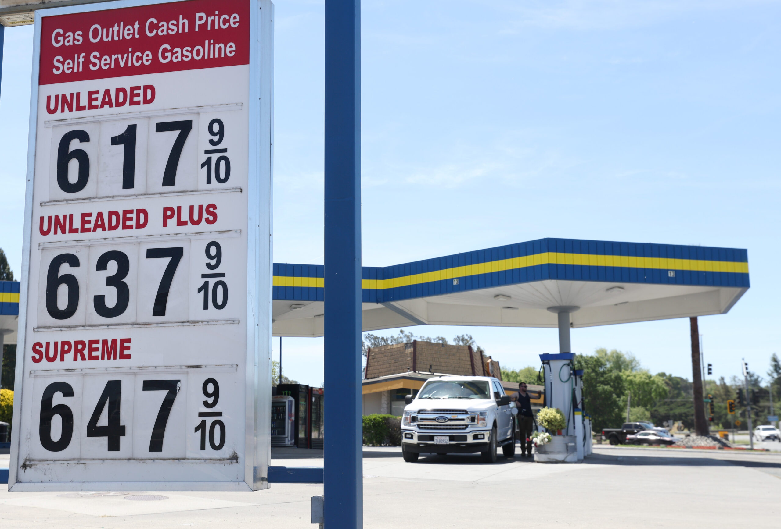 Image of gas prices following approval of the gas price gouging bill